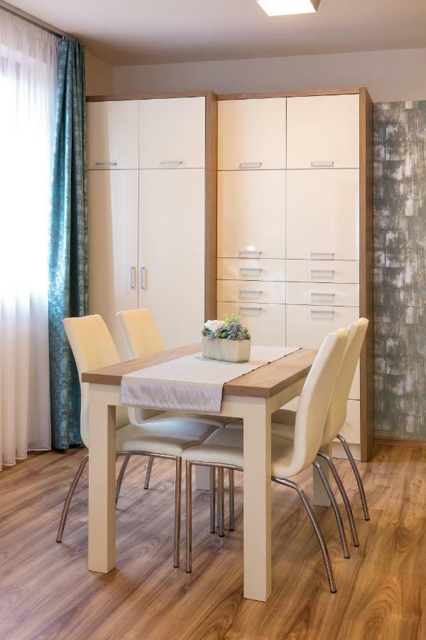 Foter Rezidencia 3 Apartamento Győr Exterior foto
